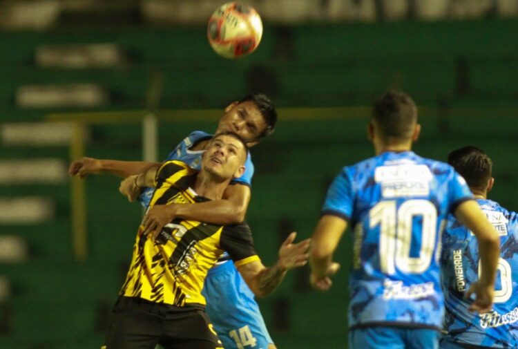 Un The Strongest sin resistencia e ineficaz cae en el Tahuichi