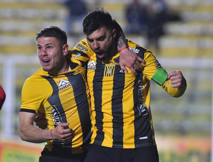 The Strongest gana 2-1 a Wilster y mete presión a Bolívar