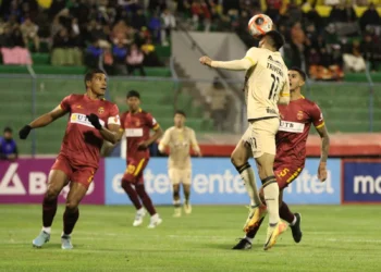 The Strongest rescata un punto en Oruro con 9 hombres