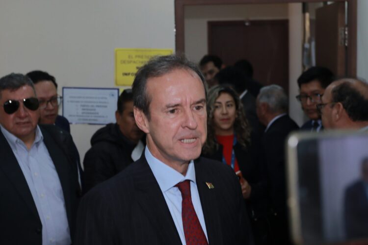 Tuto dice que no abandonó el bloque, pero pide legalidad, confidencialidad y fiscalización en encuestas