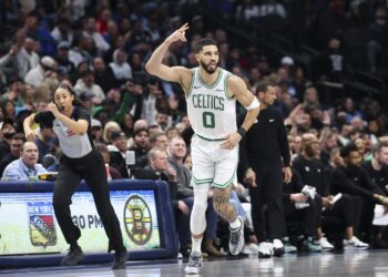 Jayson Tatum anota 24 puntos en triunfo de Celtics sobre Mavericks en la NBA