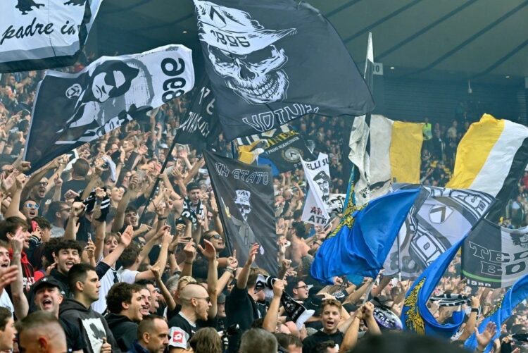 Varios ultras heridos tras emboscada a un tren en Italia