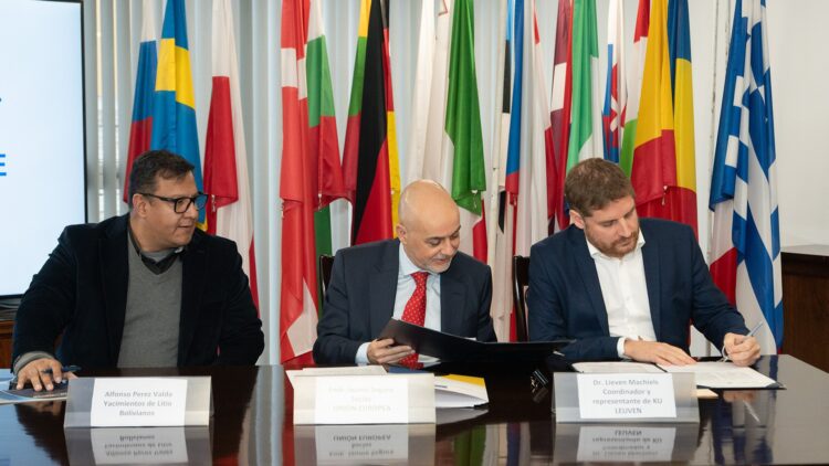 La Unión Europa muestra su interés en explotar el litio boliviano