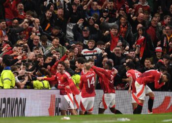 Manchester United remonta ante el Lyon en el último suspiro de la prórroga