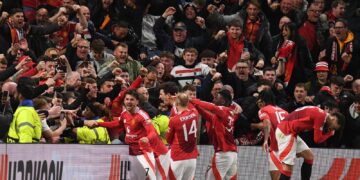 Manchester United remonta ante el Lyon en el último suspiro de la prórroga