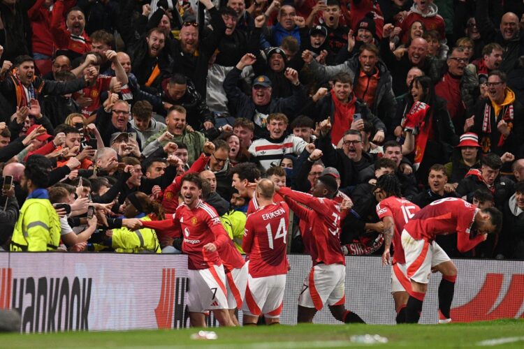 Manchester United remonta ante el Lyon en el último suspiro de la prórroga