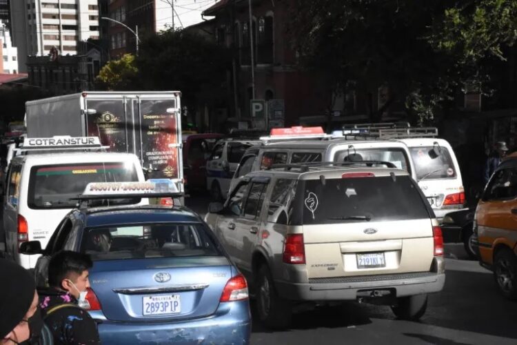 Hay 60.000 vehículos con mora tributaria en La Paz, se alistan remates