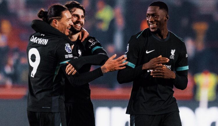 Darwin Núñez salva a un Liverpool que se aleja del Arsenal