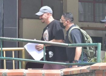 El abogado Jorge Valda, al llegar a la FELCC, en La Paz,