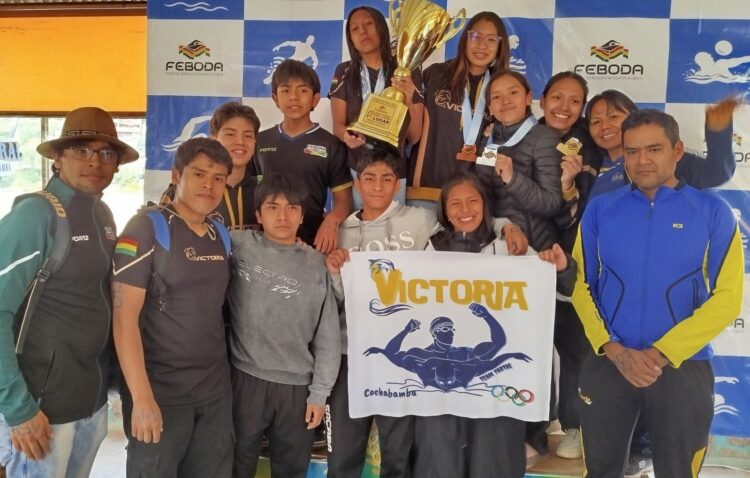 Victoria y Tiburones se imponen en el Nacional de las aguas abiertas