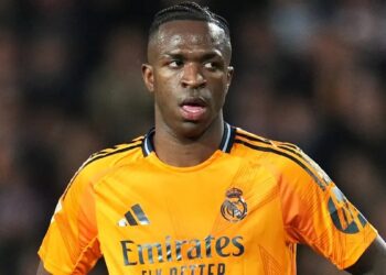 Suspensión de dos partidos a Vinicius tras su expulsión en Valencia