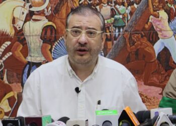 El presidente del comité cruceño, Rómulo Calvo, en conferencia de prensa. Foto: CPSC.
