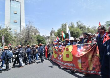 La COB instala una vigilia permanente por leyes pendientes en la Asamblea Legislativa