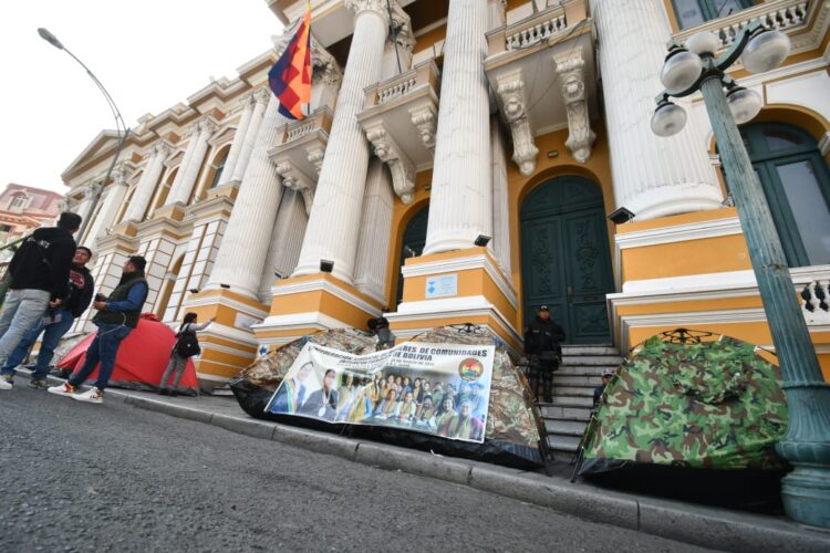 Por vigilia de la COB, la Asamblea advierte que está en riesgo la selección de Fiscal General