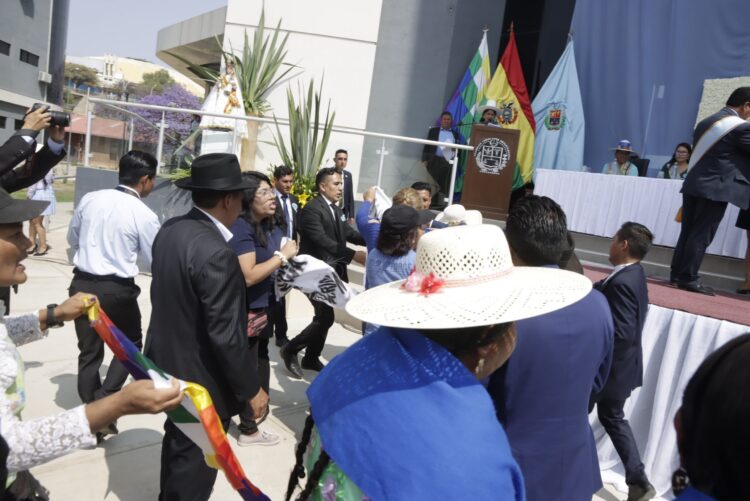 Morales ‘recibió’ reconocimiento entre enfrentamientos; activistas lo acusaban de ‘biocida’