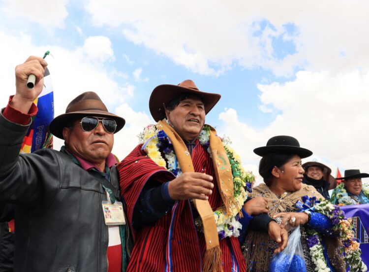 Evo dice que si gana las elecciones ‘eliminaría’ la renta de los expresidentes porque ‘robaron’