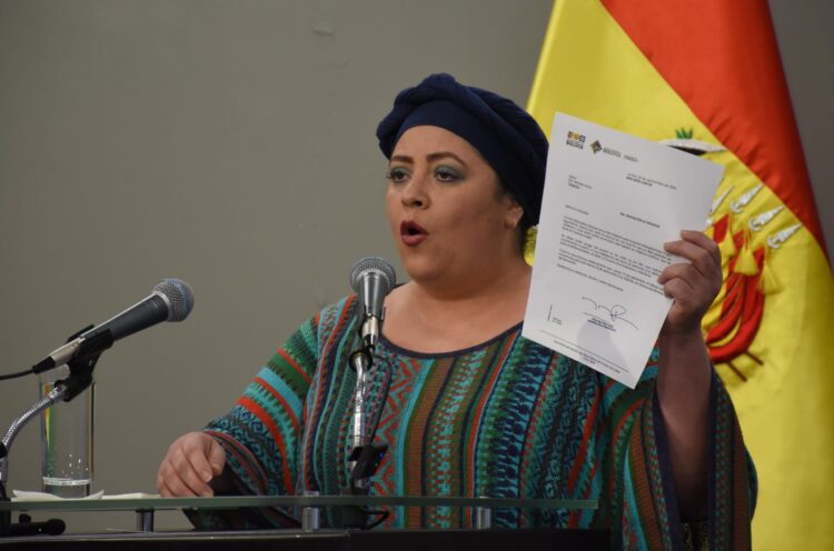 Prada reitera la invitación al diálogo a Evo y denuncia agresiones a periodistas