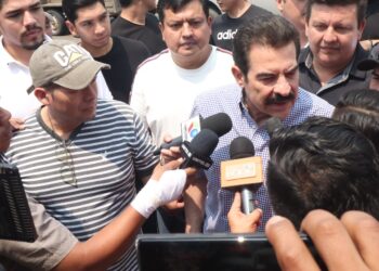 Reyes Villa llega a Santa Cruz en busca de apoyo para su partido con miras a 2025