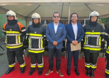 Industriales entregan insumos para bomberos valuados en más de Bs 14 millones