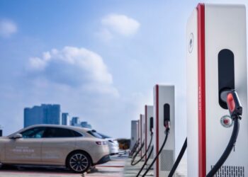 Huawei revoluciona la electromovilidad en Bolivia con cargadores ultra rápidos para vehículos eléctricos