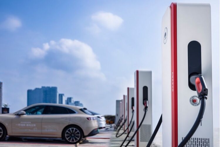 Huawei revoluciona la electromovilidad en Bolivia con cargadores ultra rápidos para vehículos eléctricos