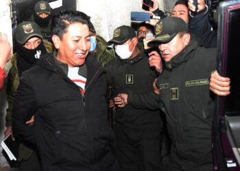 Golpe de Estado I: ausentes Pumari y una jueza, audiencia suspendida hasta el 6 de enero