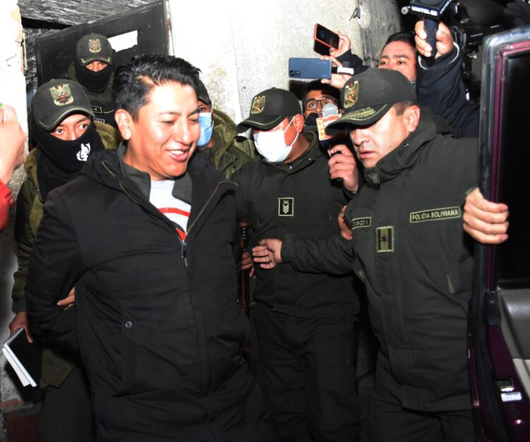 Golpe de Estado I: ausentes Pumari y una jueza, audiencia suspendida hasta el 6 de enero