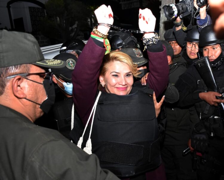 Justicia determina apartar a Áñez del caso Golpe I y suspende la audiencia hasta el jueves 24