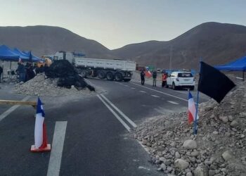 Luego de una pausa en el bloqueo de Arica, 150 cisternas de combustible son liberadas