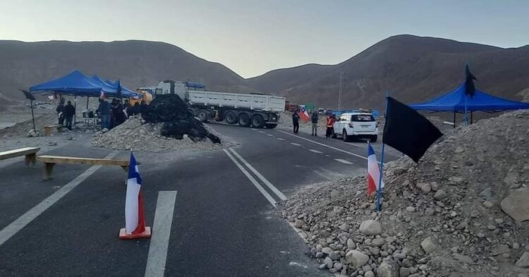 Luego de una pausa en el bloqueo de Arica, 150 cisternas de combustible son liberadas