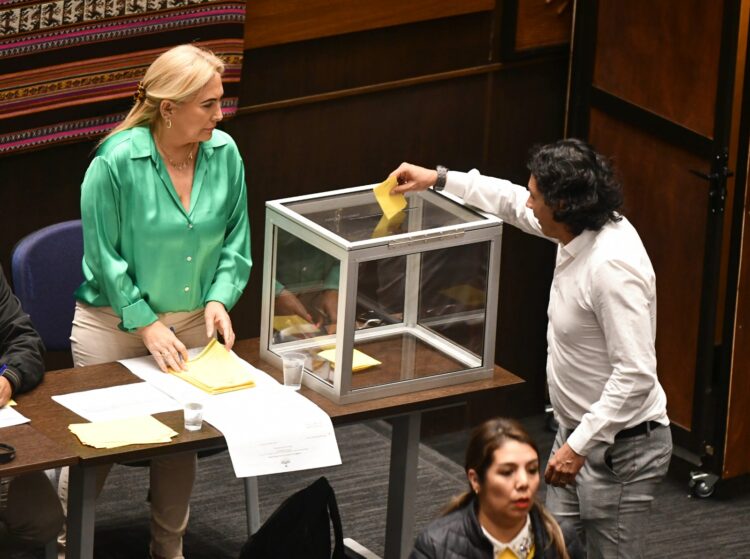 Da inicio a la votación para elegir al Fiscal General; de no lograr los dos tercios deben ir a una segunda