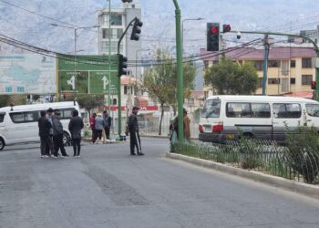 La ANH convoca nuevamente al transporte libre de La Paz a una reunión para levantar el paro