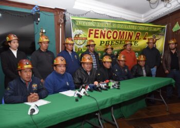 Cooperativistas mineros se declaran en emergencia y rechazan el bloqueo del evismo