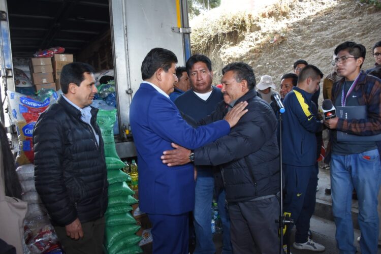 Gobierno envía 8,1 toneladas de ayuda humanitaria a transportistas varados en el bloqueo
