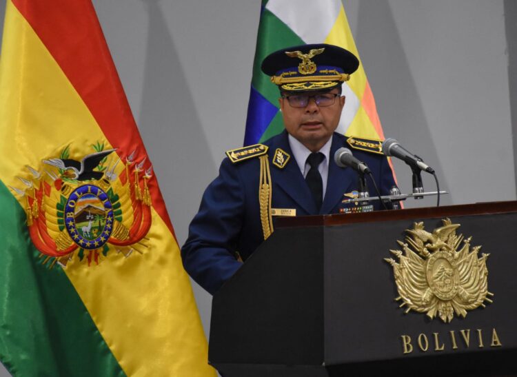 Nuevo comandante de la FFAA exhorta a los nuevos jefes militares a cumplir la Constitución