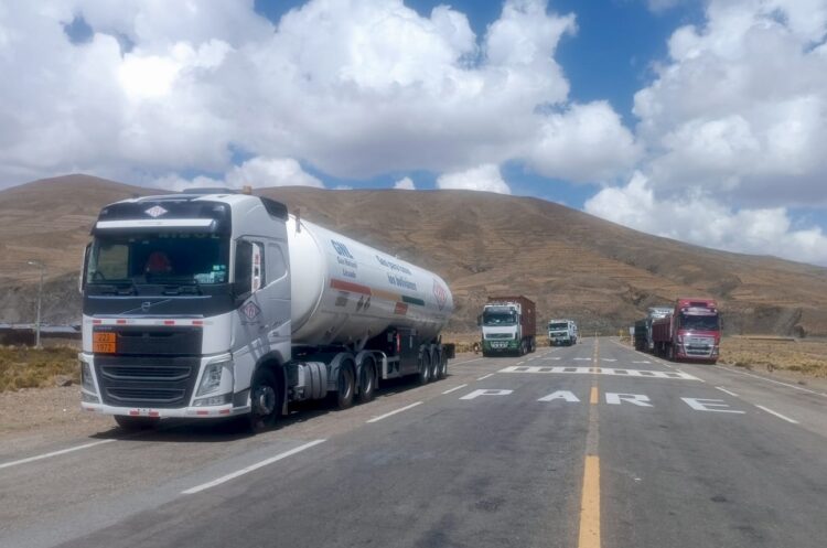 YPFB advierte desabastecimiento de gas en Potosí por bloqueos en carreteras