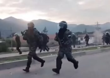 policías