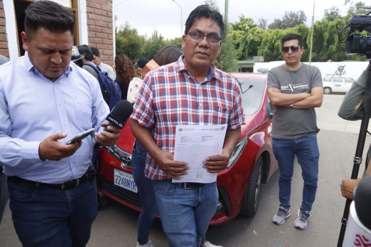 Diputado Arce recobra su libertad y denuncia en la FELCC su aprehensión ilegal