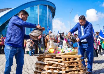 Arce participa de la ofrenda a la Pachamama por la jefatura de García en el MAS