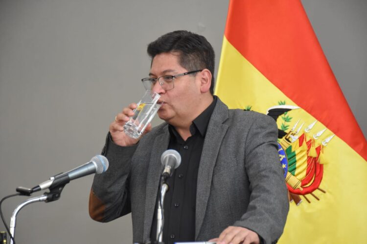 Montenegro dice que ‘el endeudamiento externo no es un problema en este momento’