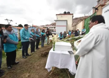 Autoridades dan cristina sepultura a dos bebés que fueron abandonados muertos en el Cementerio General.