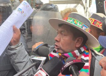 Llanque pide ‘la cabeza’ del Defensor del Pueblo si éste no llama al diálogo con el Gobierno