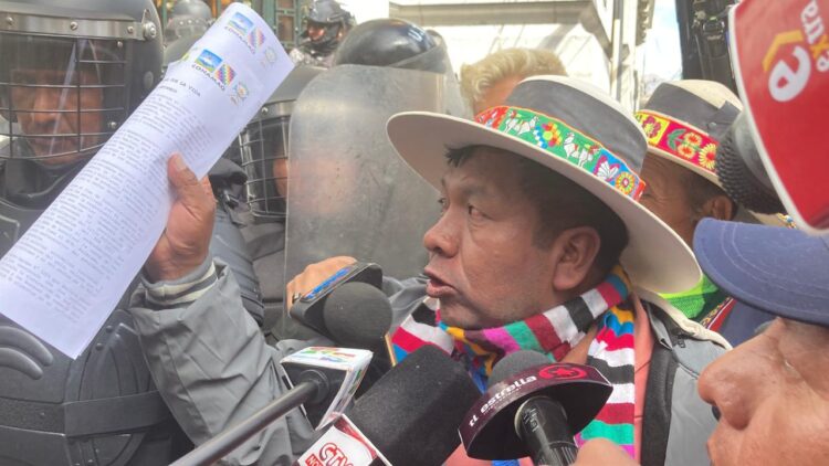 Llanque pide ‘la cabeza’ del Defensor del Pueblo si éste no llama al diálogo con el Gobierno