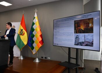 Gobierno insiste en aprobación de créditos para infraestructura y ampliación del Teleférico