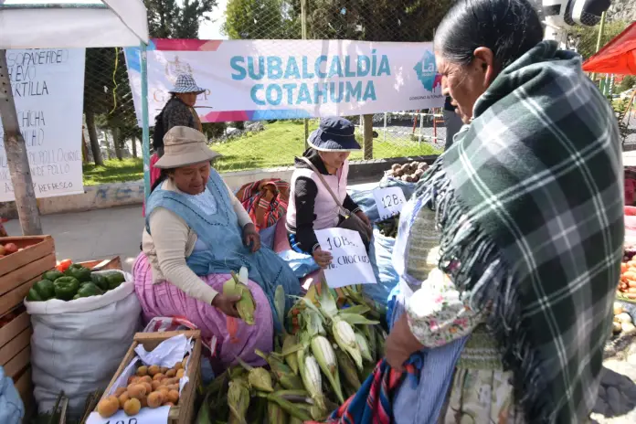 La Alcaldía de La Paz promueve ferias macrodistritales del productor al consumidor.