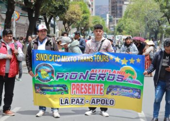 Transportistas de Apolo marchan en reclamo por el ‘pésimo estado’ de las carreteras