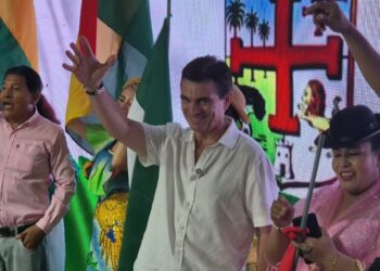 En Santa Cruz, Rodrigo Paz acepta ser candidato a las elecciones generales