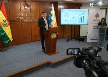 Gobierno niega haber destruido la economía y dice que hay un ‘problema estructural’