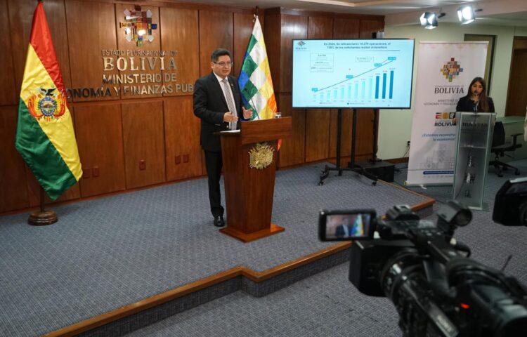 Gobierno niega haber destruido la economía y dice que hay un ‘problema estructural’