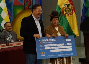 Gobierno presenta el ‘Credigremial’ por Bs 10.000 y un interés anual del 11,5%